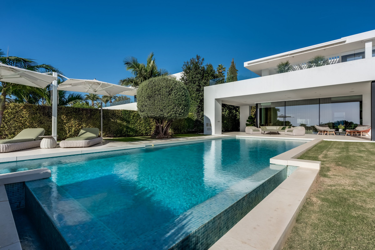 Designer Villa in Las Lomas de Marbella Club