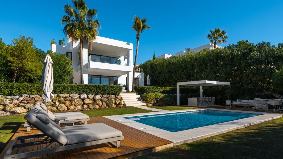 los olivos villor till salu i nueva andalucia