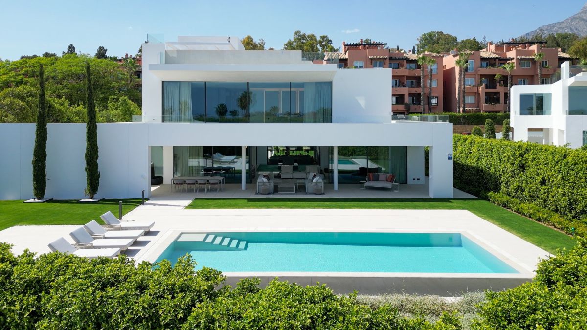 Ultra-Modern New Build The Golden Mile